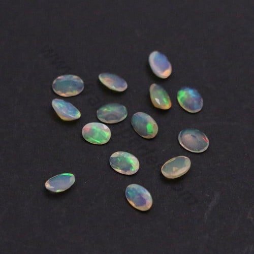 Cabochon opale ethiopian ronde 4mm-4.5mm x 1pc