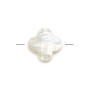 Weißes Perlmutt in Form eines facettierten Kleeblatts 12mm x 1pc