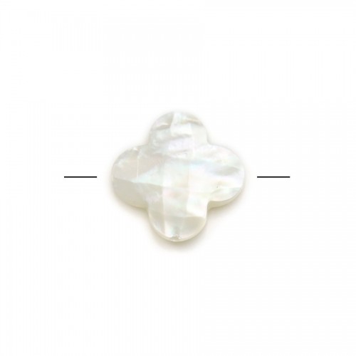 Weißes Perlmutt in Form eines facettierten Kleeblatts 12mm x 1pc