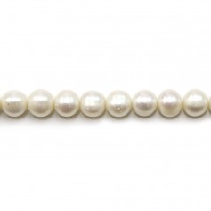 White freshwater cultured pearl, oval 8-9mm x 39cm