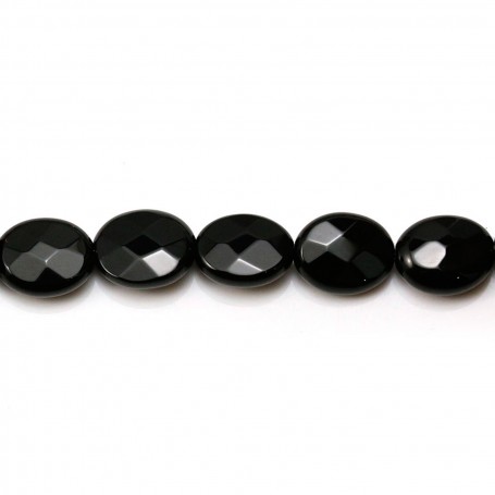 Onyx in the shape of a faceted oval, measuring 8 * 10mm x 40cm