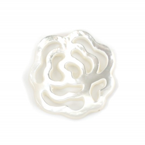 Nacre blanche ajourée en forme de fleur 14mm x 1pc