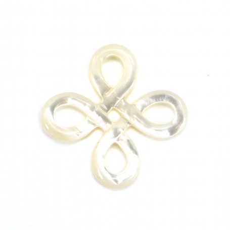 White mother-of-pearl chinese knot 20mm x 1pc