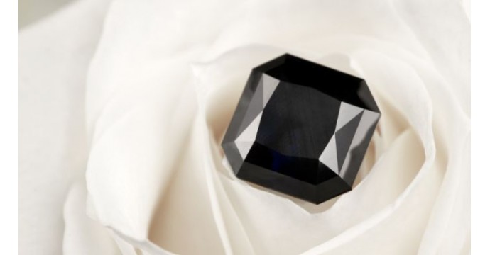 Diamant noir: Histoire, Origine, Vertus, Composition, Signification et Rechargement