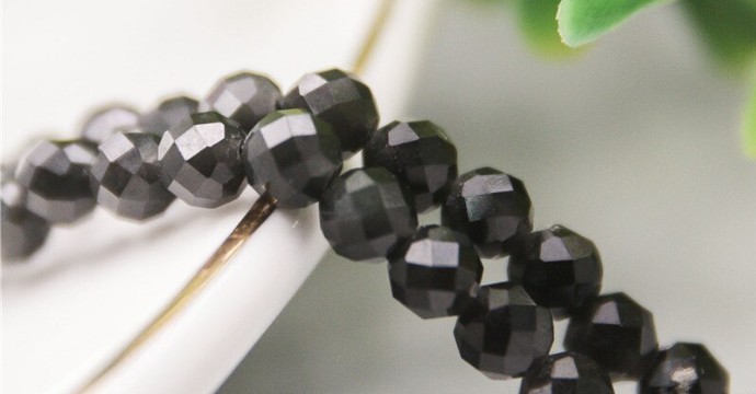 Obsidian: virtues, meaning, composition, history and purification of the stone